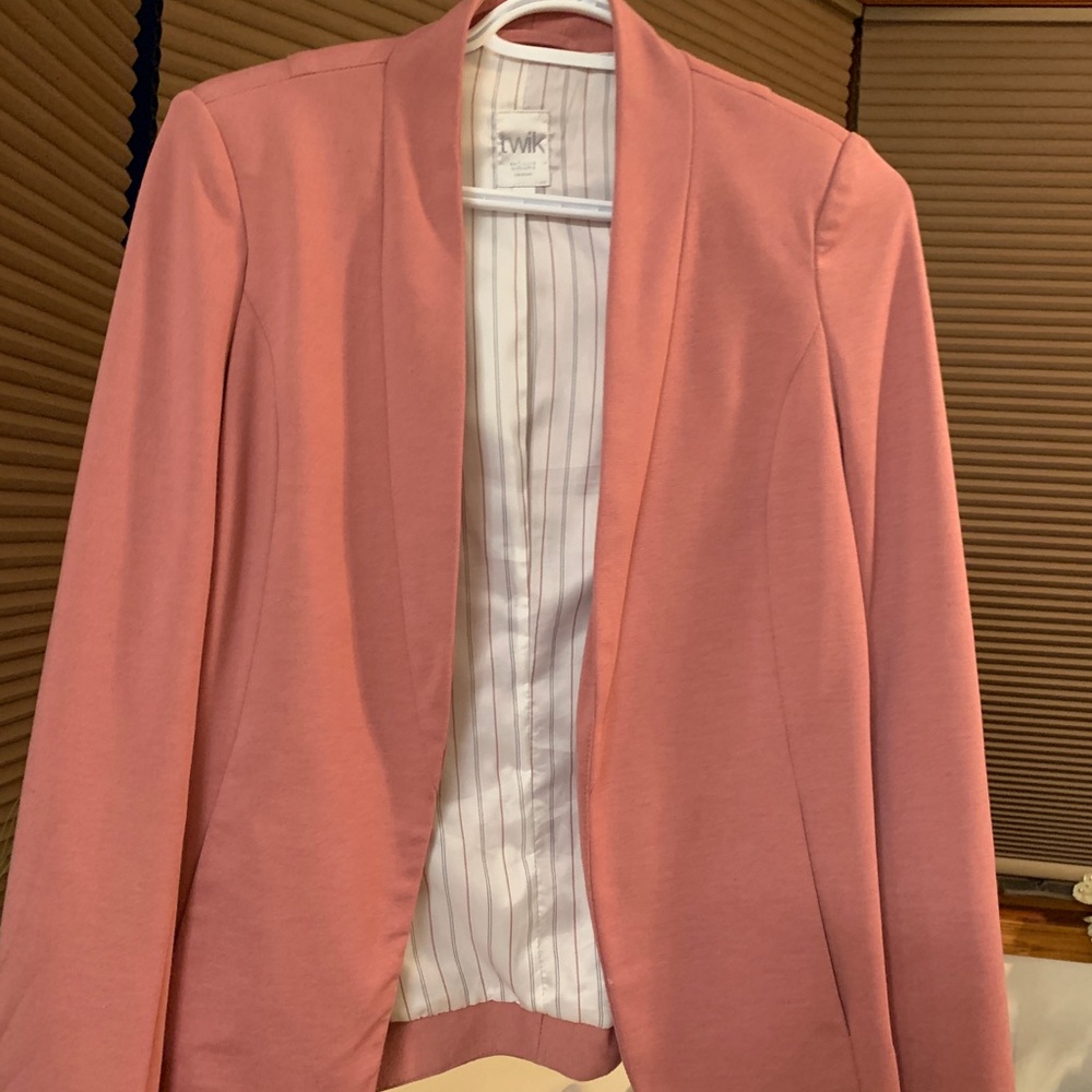 Blazer worn twice excellent condition,,,